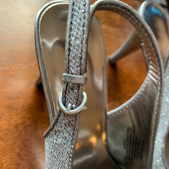 Nine West Silver Sparkle Heels size 6 - Picture 5 of 7